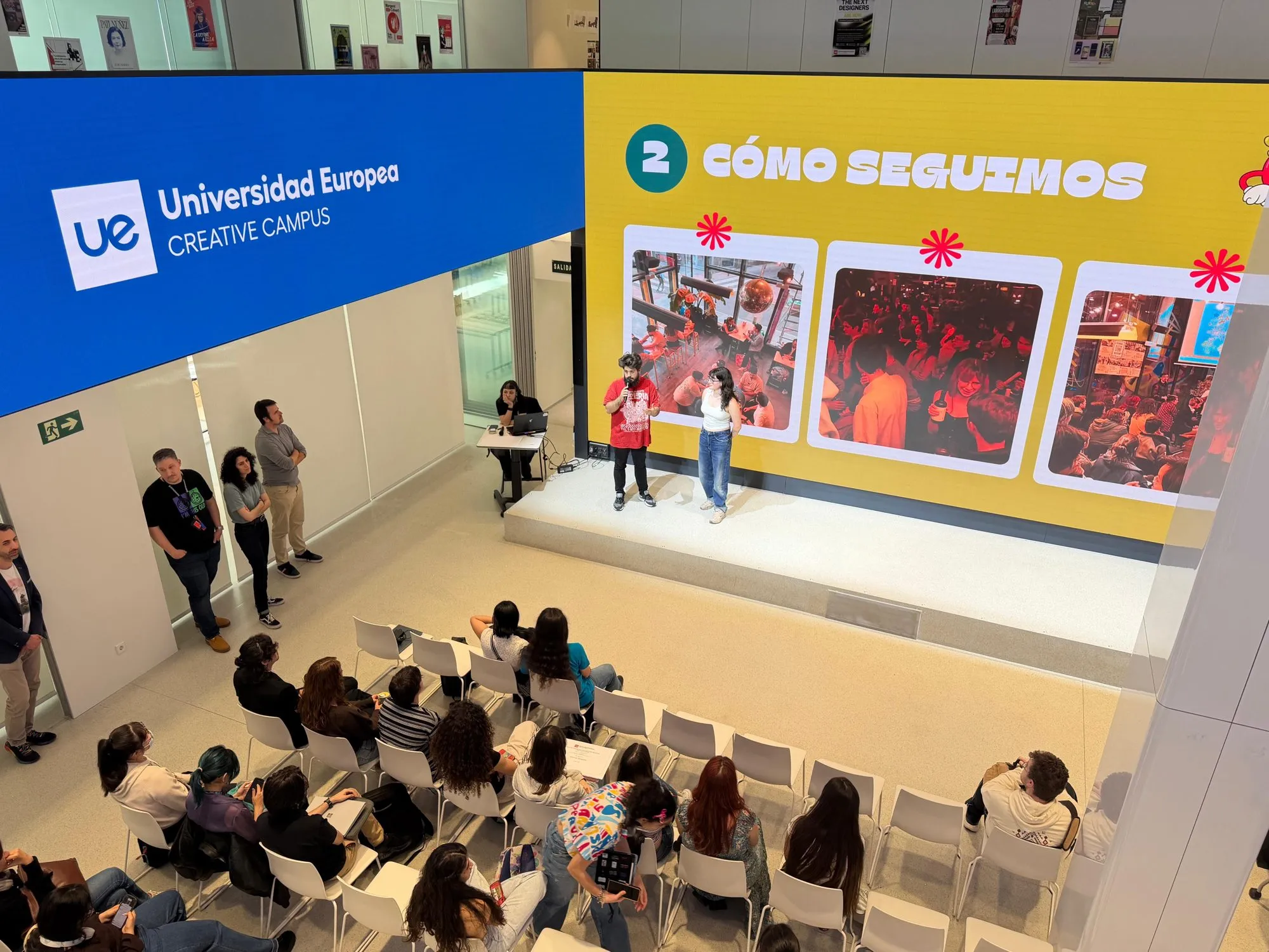 Escenario y público en la charla de ToonMates en la Universidad Europea