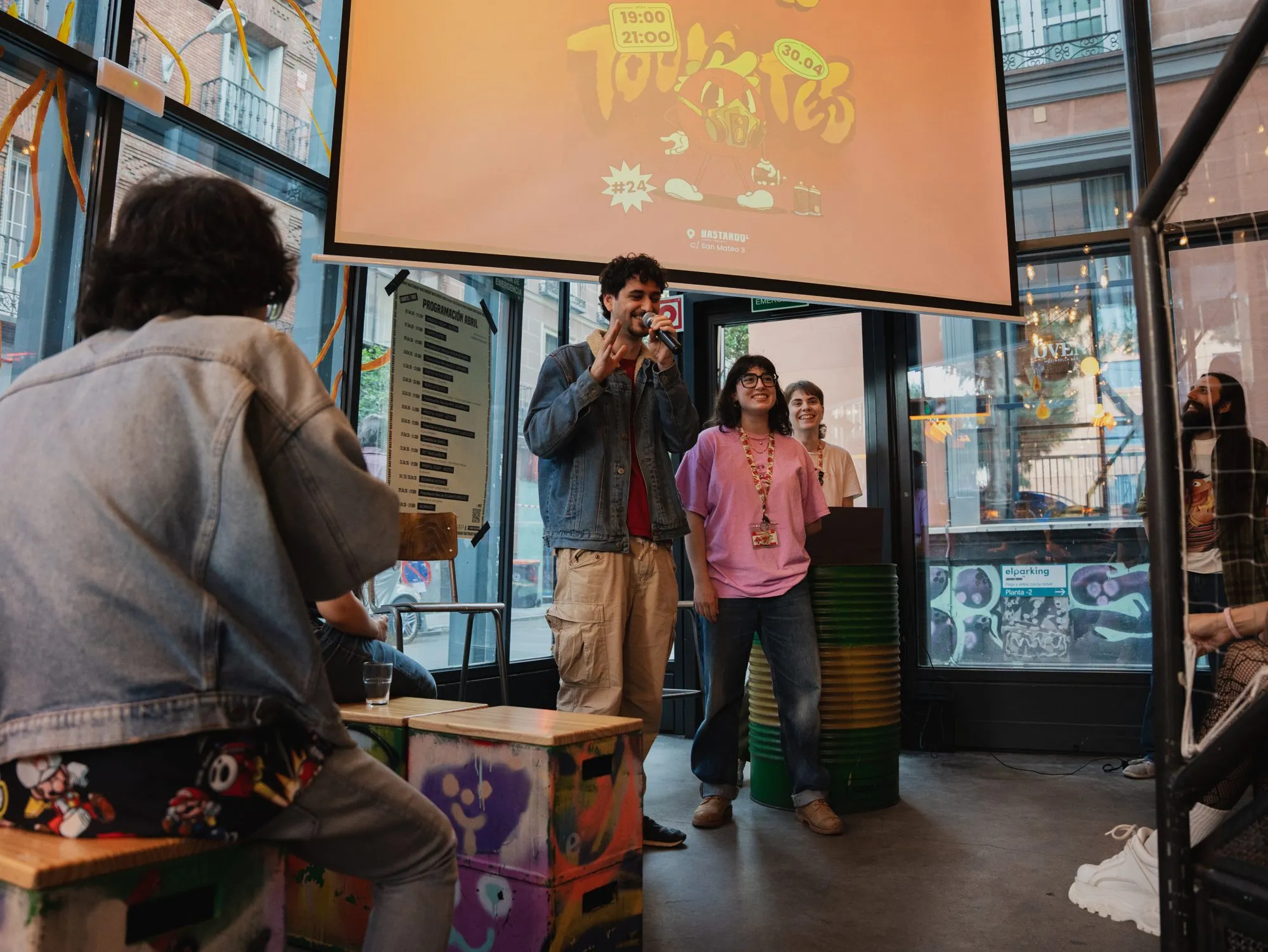 Escenario de un BeerMates con el público delante