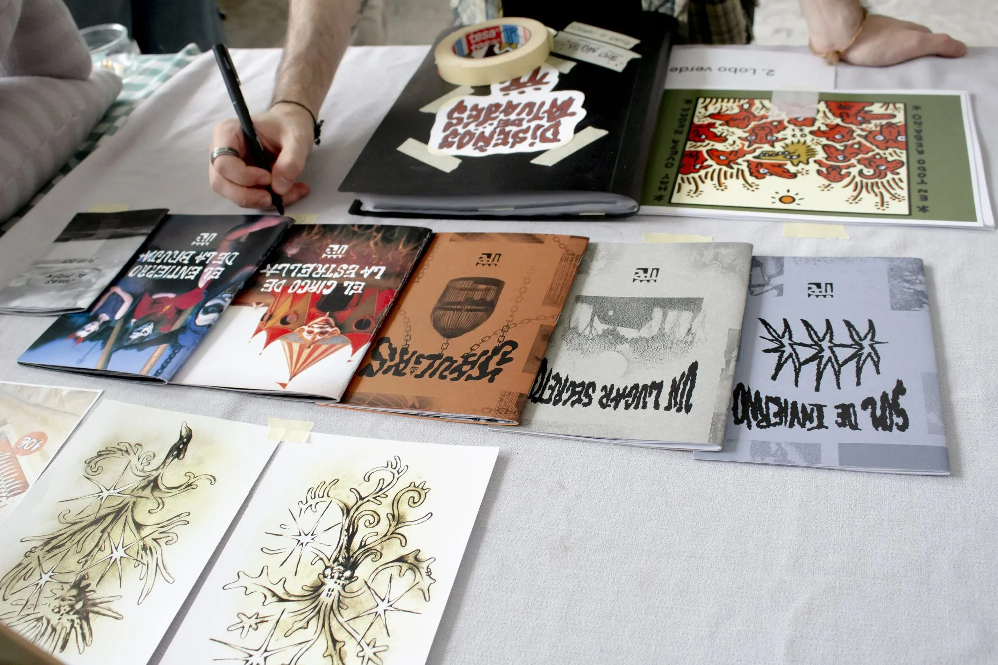 Prints y fanzines en un puesto del ToonMarket